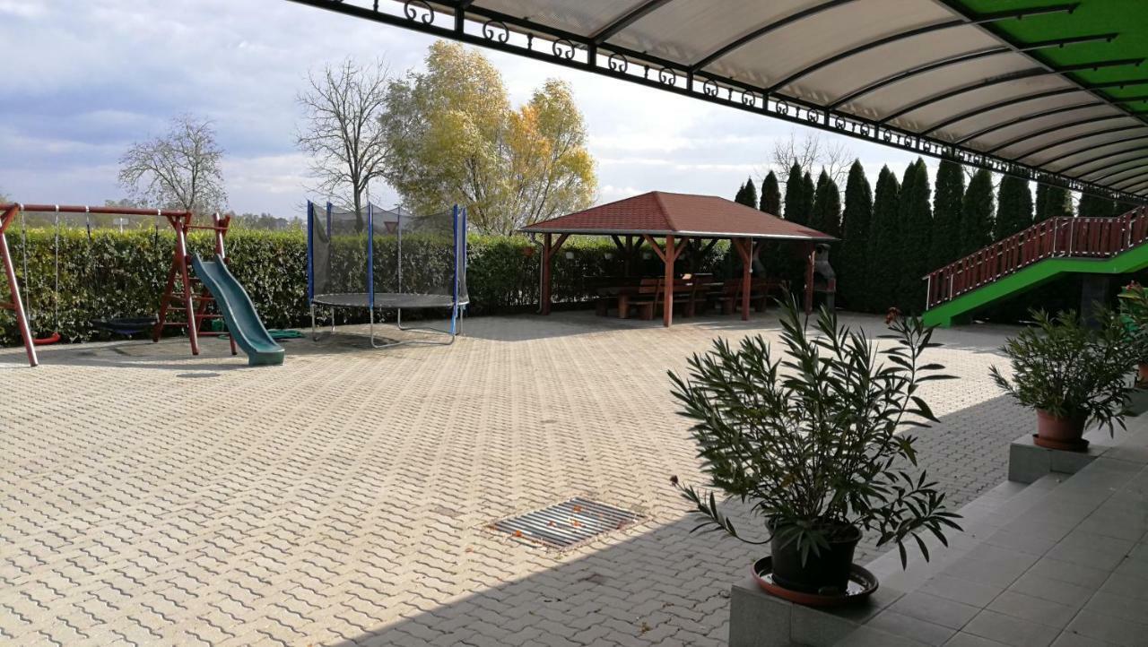 Apartman Taktik Veľký Meder Exterior foto