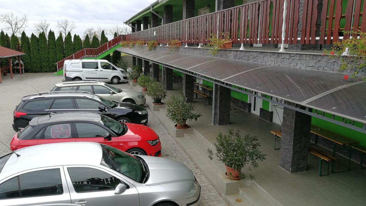 Apartman Taktik Veľký Meder Exterior foto